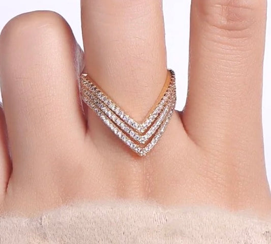 Glamour girl ring